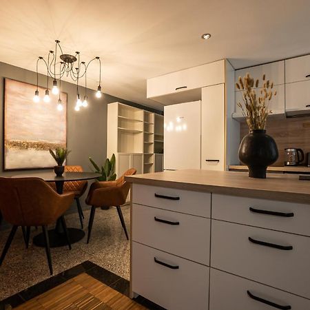 Brand-New Double Bedroom Apartment Wina Bagian luar foto